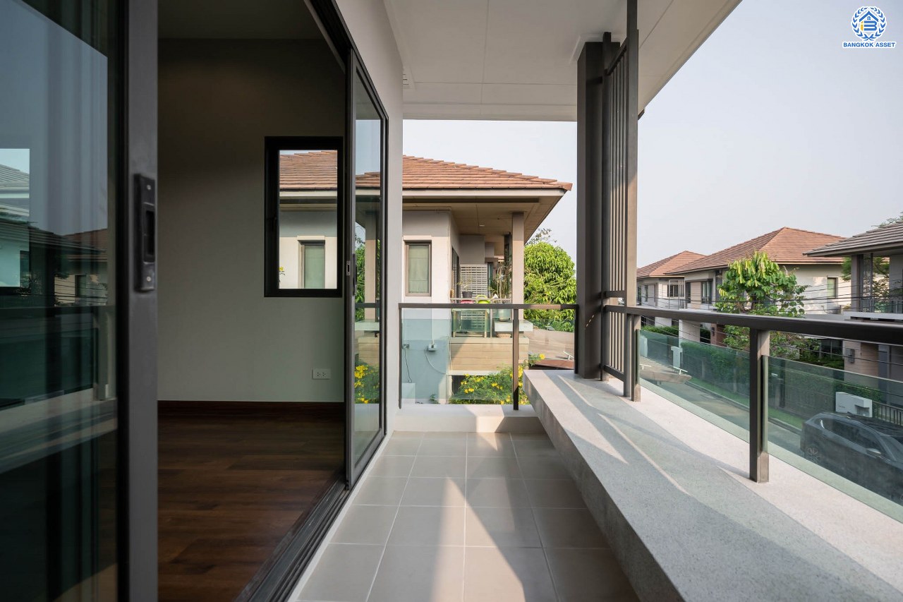 บ้านมือสองตกแต่งใหม่ จากแบรนด์ Sansiri โครงการ เศรษฐสิริ ชัยพฤกษ์-แจ้งวัฒนะ เนื้อที่ 53.3 ตร.ว. ฟังก์ชัน 3 ห้องนอน 3 ห้องน้ำ จอดรถได้ 2 คัน พร้อม Facilities ครบครัน! บนทำเลโซนเมือง เชื่อมต่อทุกการเดินทาง ใกล้เซ็นทรัลแจ้งวัฒนะ, เมืองทองธานี, ทางด่วน "ศรีรัช" และรถไฟฟ้าสายสีชมพู "สถานีปากเกร็ด"...